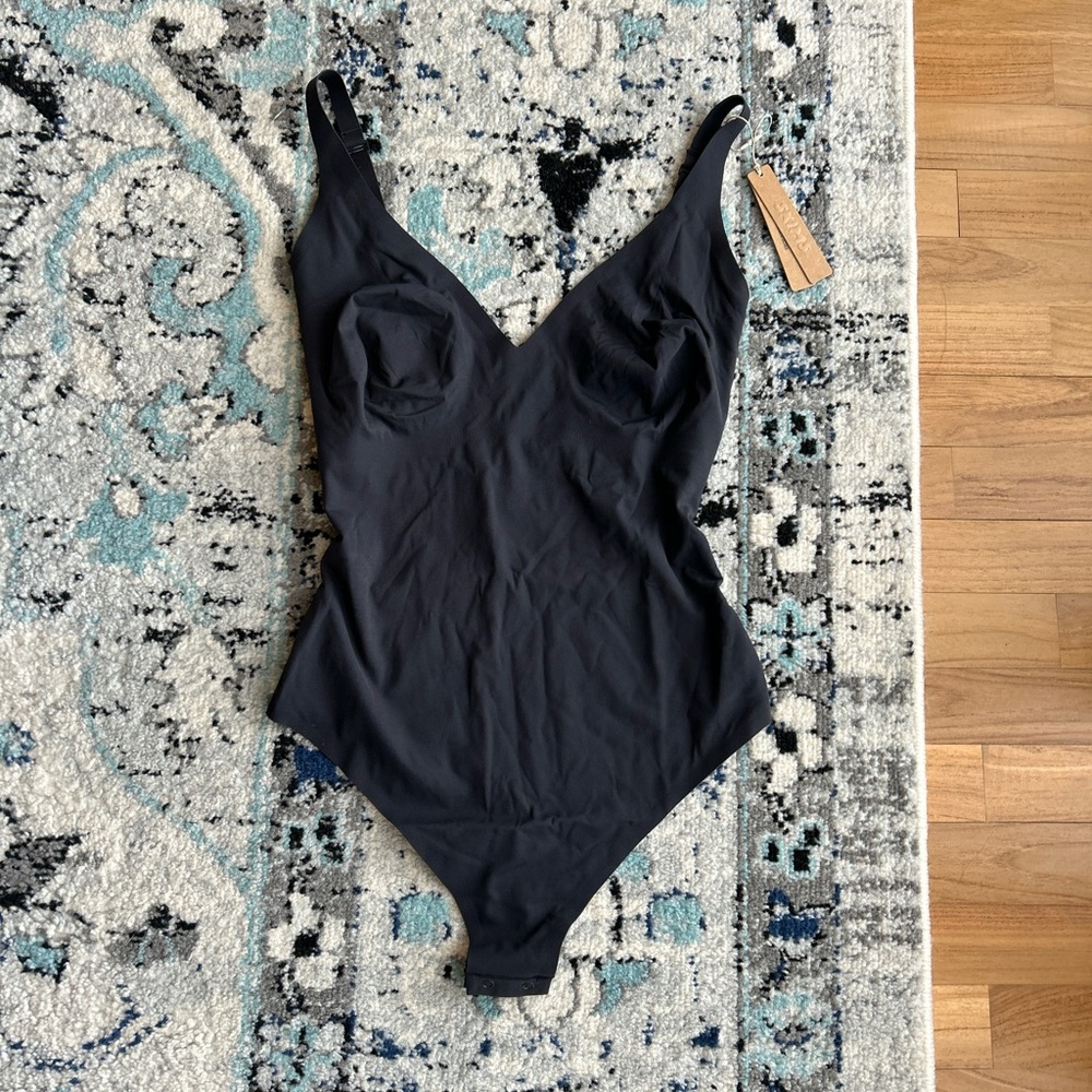 COPY - NWT SKIMS Plunge Seamless Thong Bodysuit